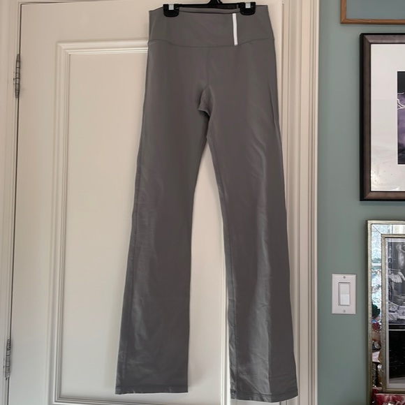Green/grey high waist flare legging from Roots Yoga - Picture 1 of 3